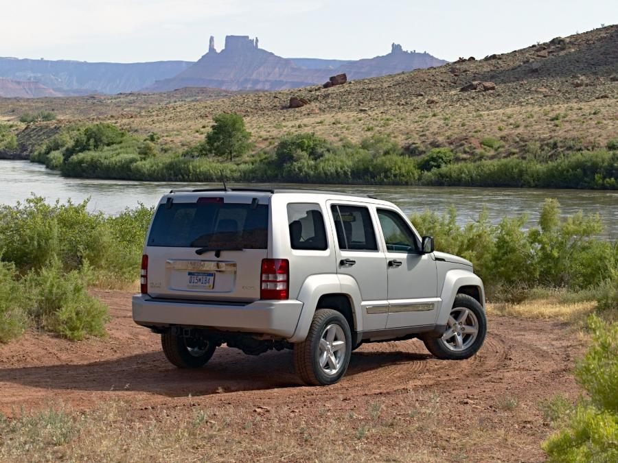  Jeep Liberty 2007 года  (фото 14 из 25)